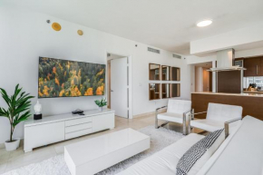 ICON Brickell Miami- 2 bedroom Condo with City and water views!